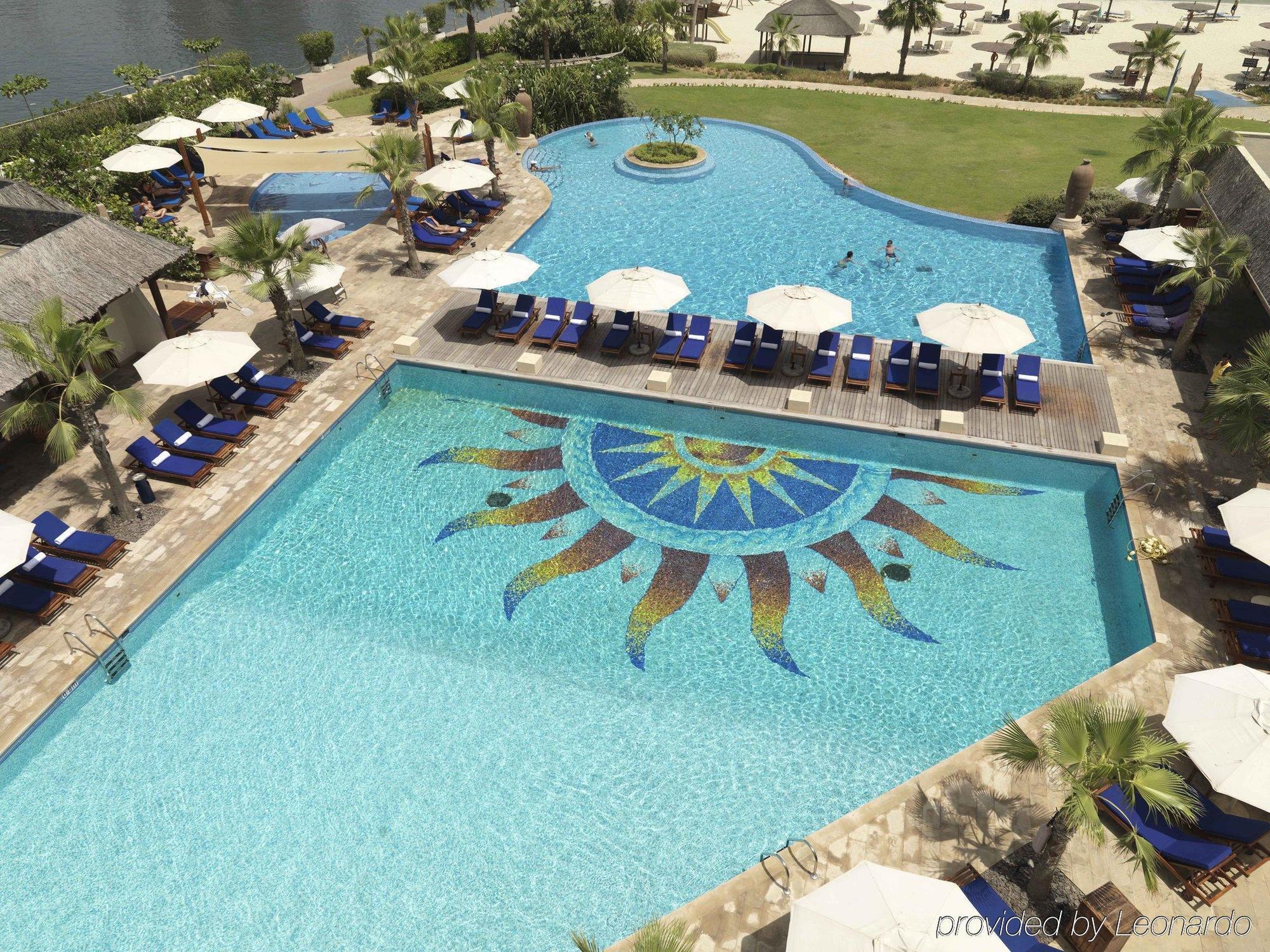 Radisson Blu Resort, Sharjah Fasilitas foto The pool at the hotel