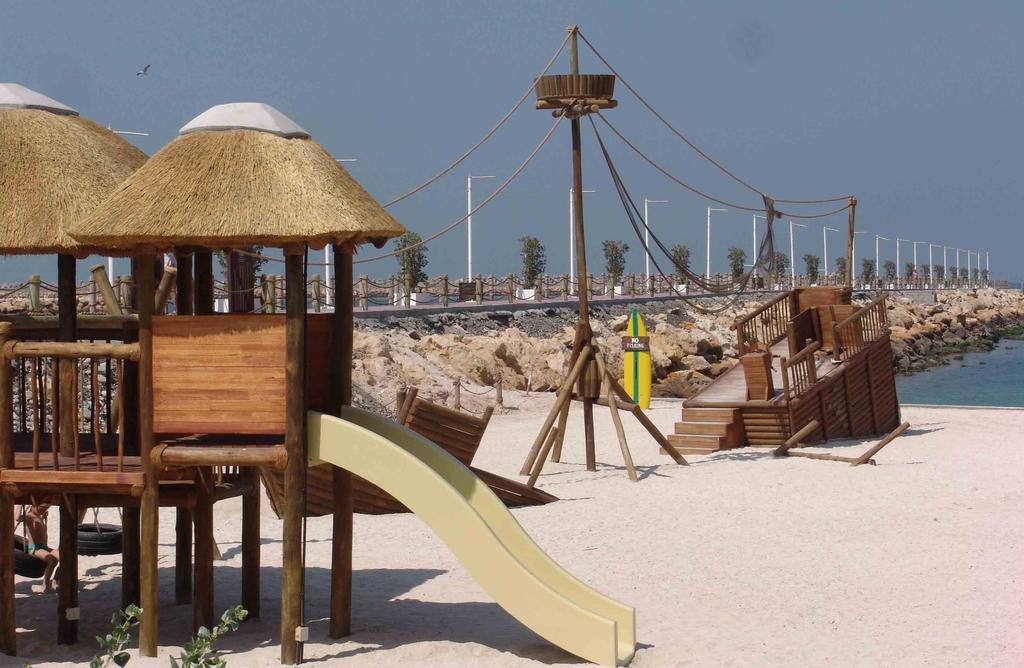 Radisson Blu Resort, Sharjah Bagian luar foto The beach at Al Reef Village