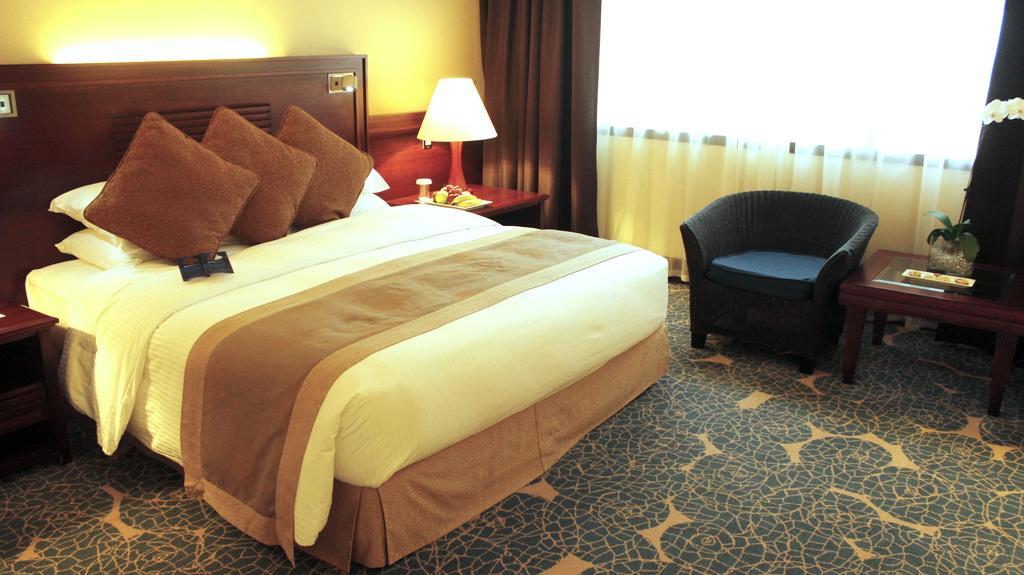 Radisson Blu Resort, Sharjah Bagian luar foto A room at the hotel