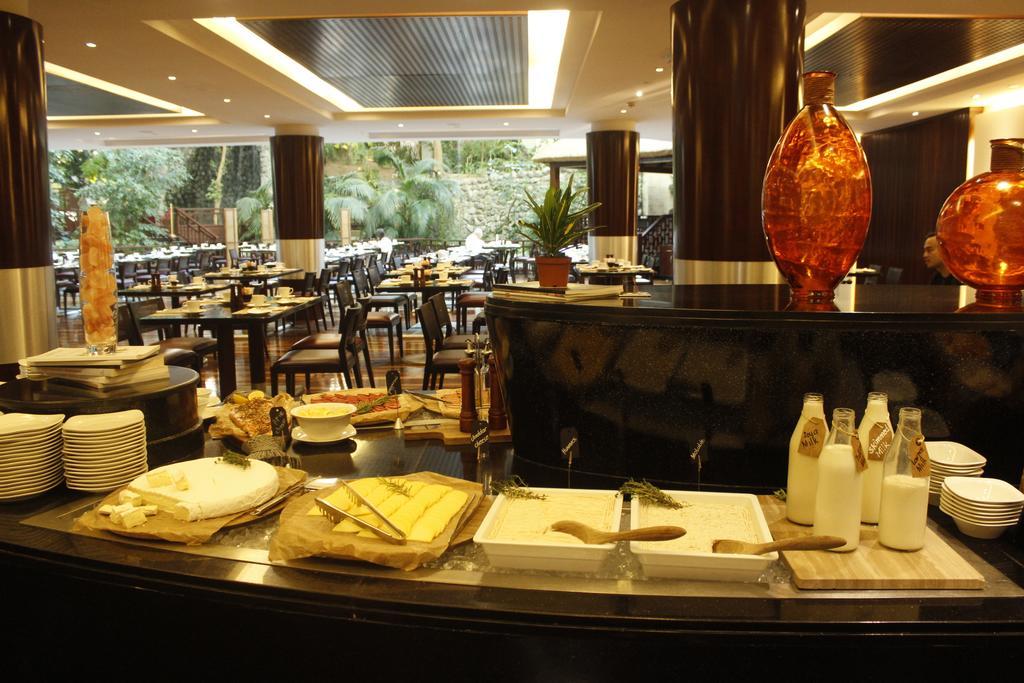Radisson Blu Resort, Sharjah Bagian luar foto The restaurant