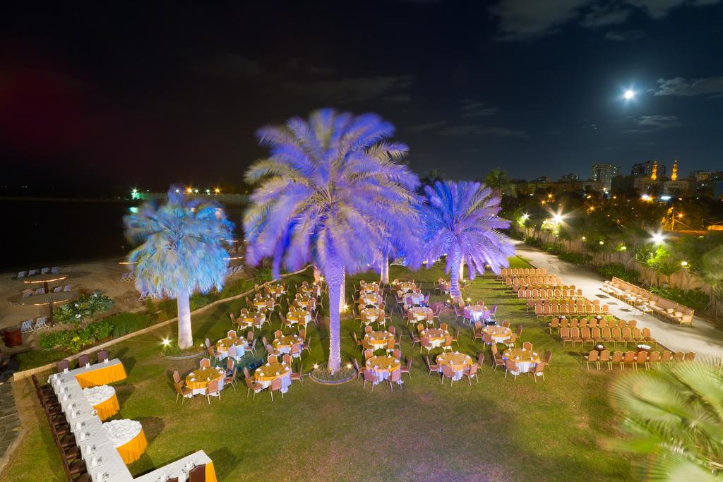 Radisson Blu Resort, Sharjah Bagian luar foto The Blue Palms at the Royal Thai Navy Convention Center