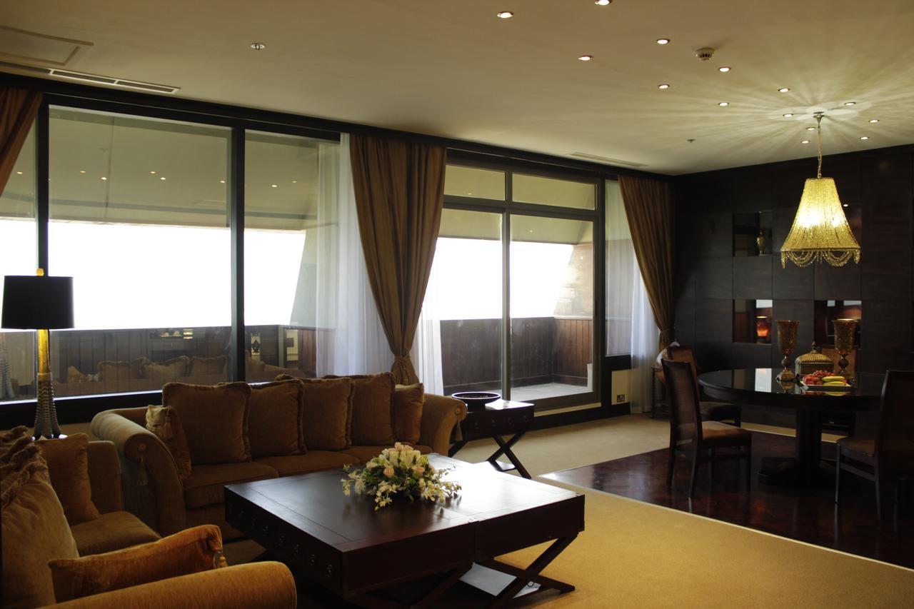 Radisson Blu Resort, Sharjah Bagian luar foto A suite at the hotel