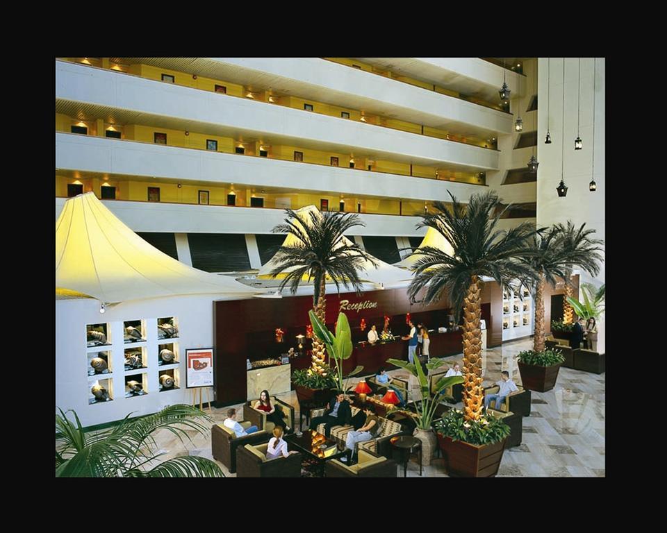 Radisson Blu Resort, Sharjah Bagian luar foto The lobby of the hotel
