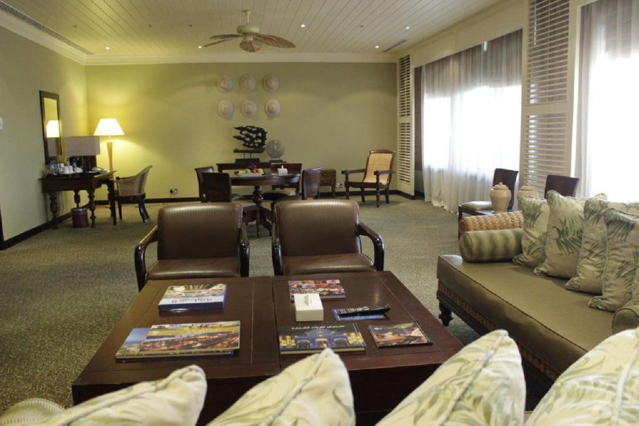 Radisson Blu Resort, Sharjah Bagian luar foto The interior of the lounge