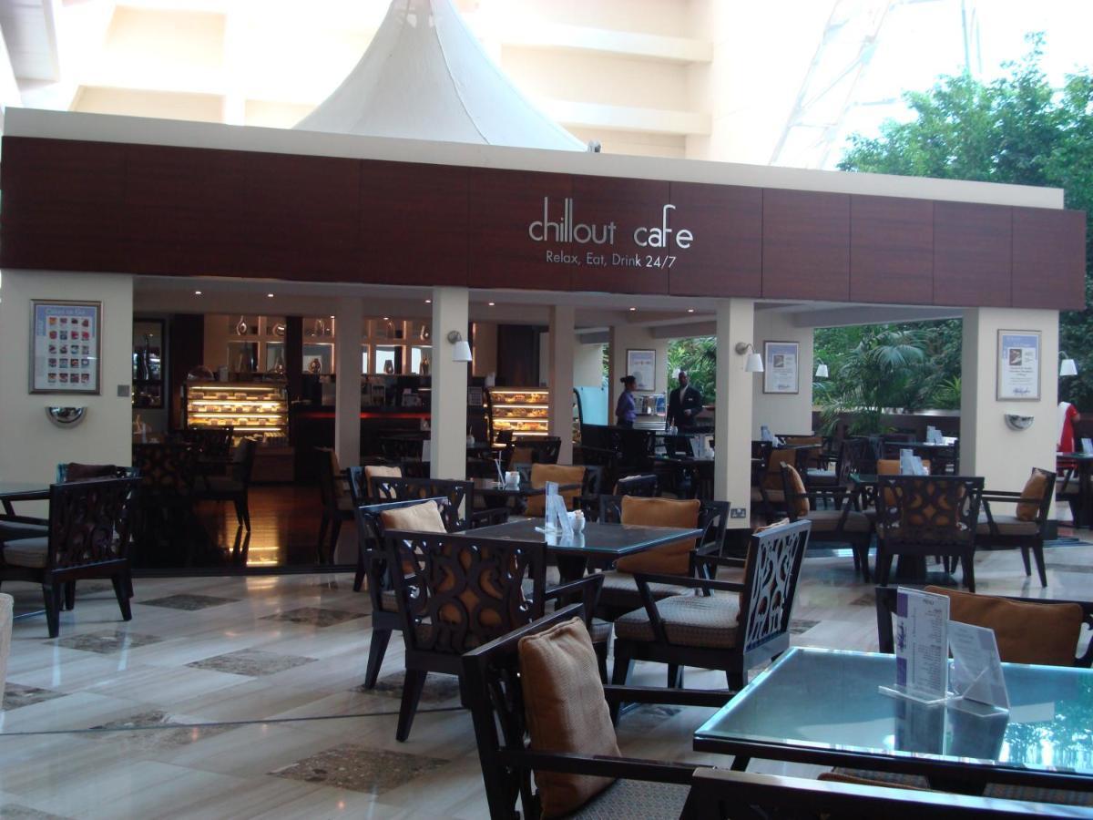 Radisson Blu Resort, Sharjah Bagian luar foto Interior of the café