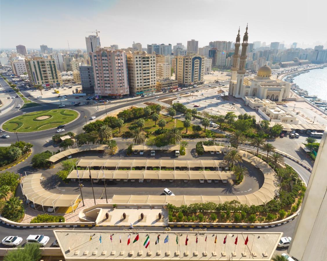 Radisson Blu Resort, Sharjah Bagian luar foto Al Naboodah Roundabout