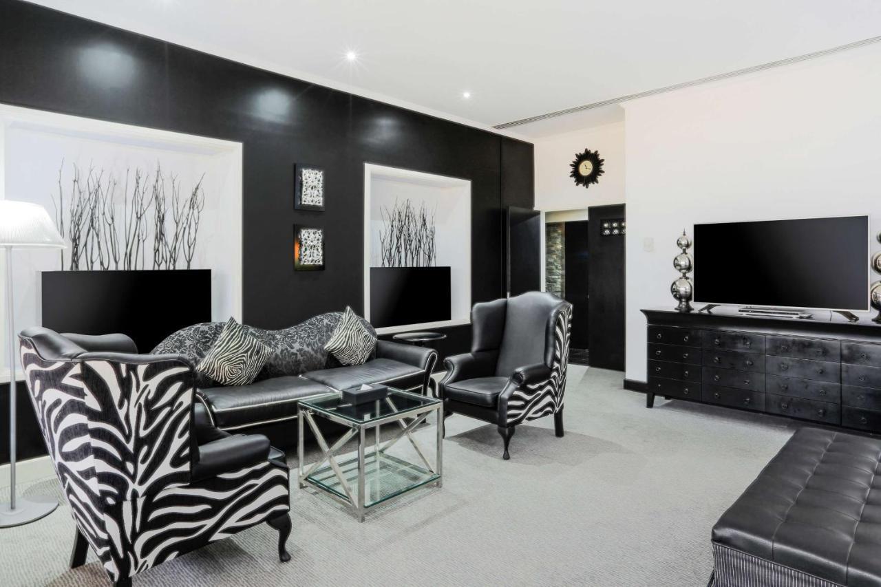 Radisson Blu Resort, Sharjah Bagian luar foto A living room with zebra print furniture