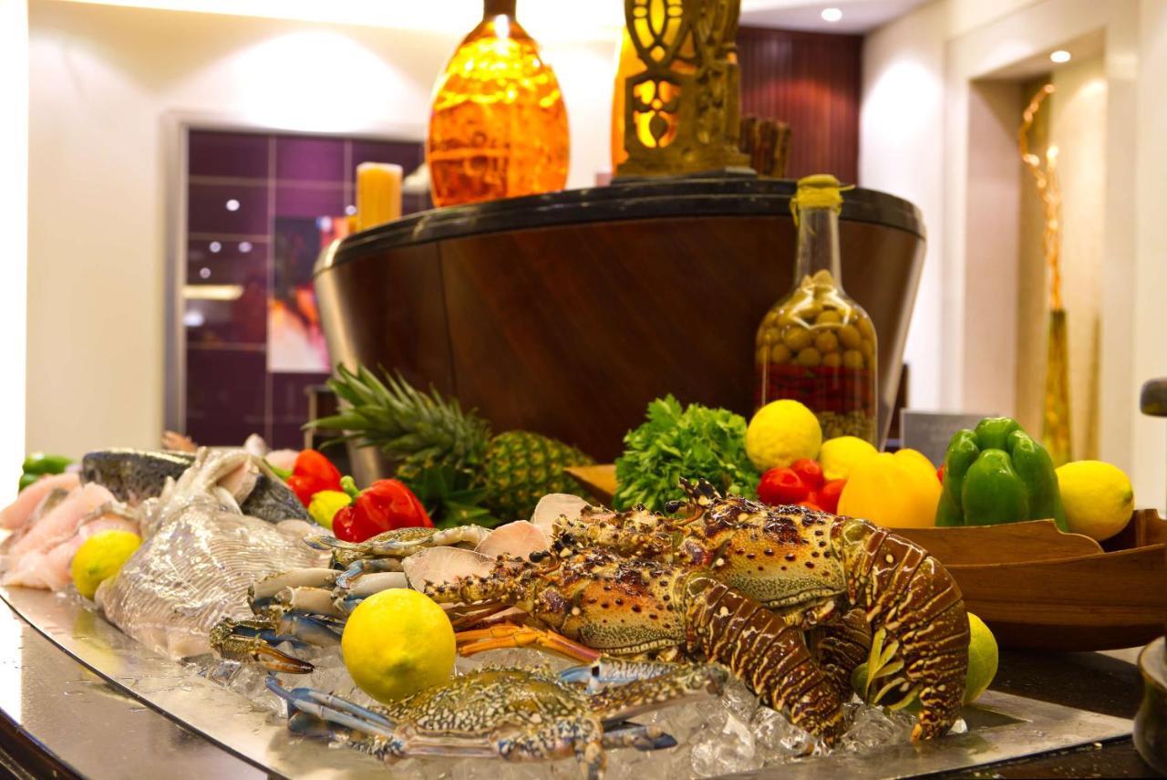 Radisson Blu Resort, Sharjah Bagian luar foto A seafood buffet