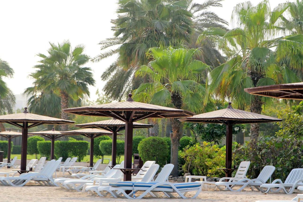 Radisson Blu Resort, Sharjah Bagian luar foto Beach at the resort