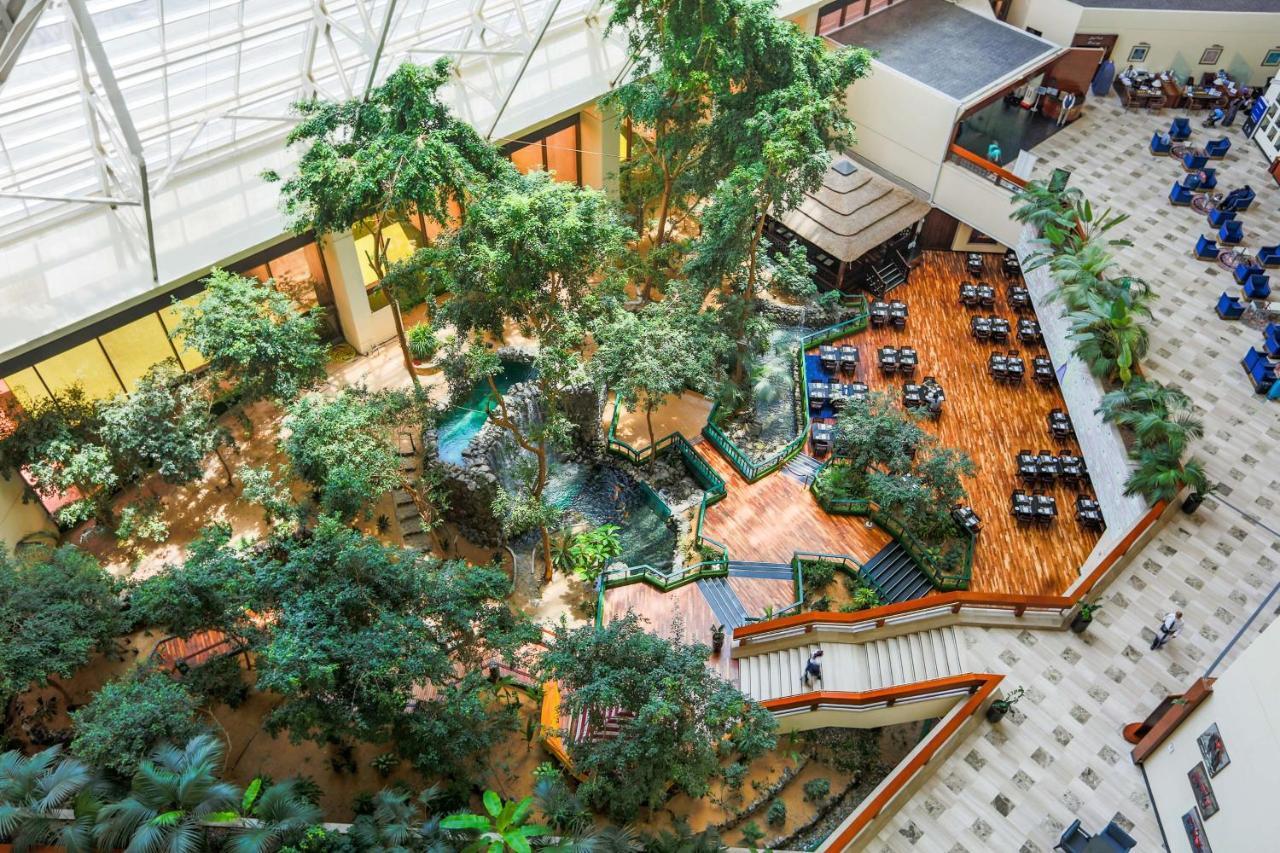 Radisson Blu Resort, Sharjah Bagian luar foto The interior of the hotel