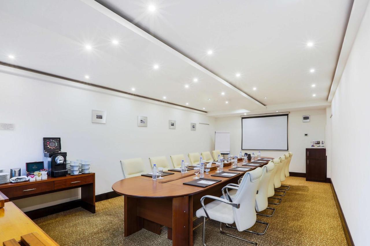 Radisson Blu Resort, Sharjah Bagian luar foto Meeting room